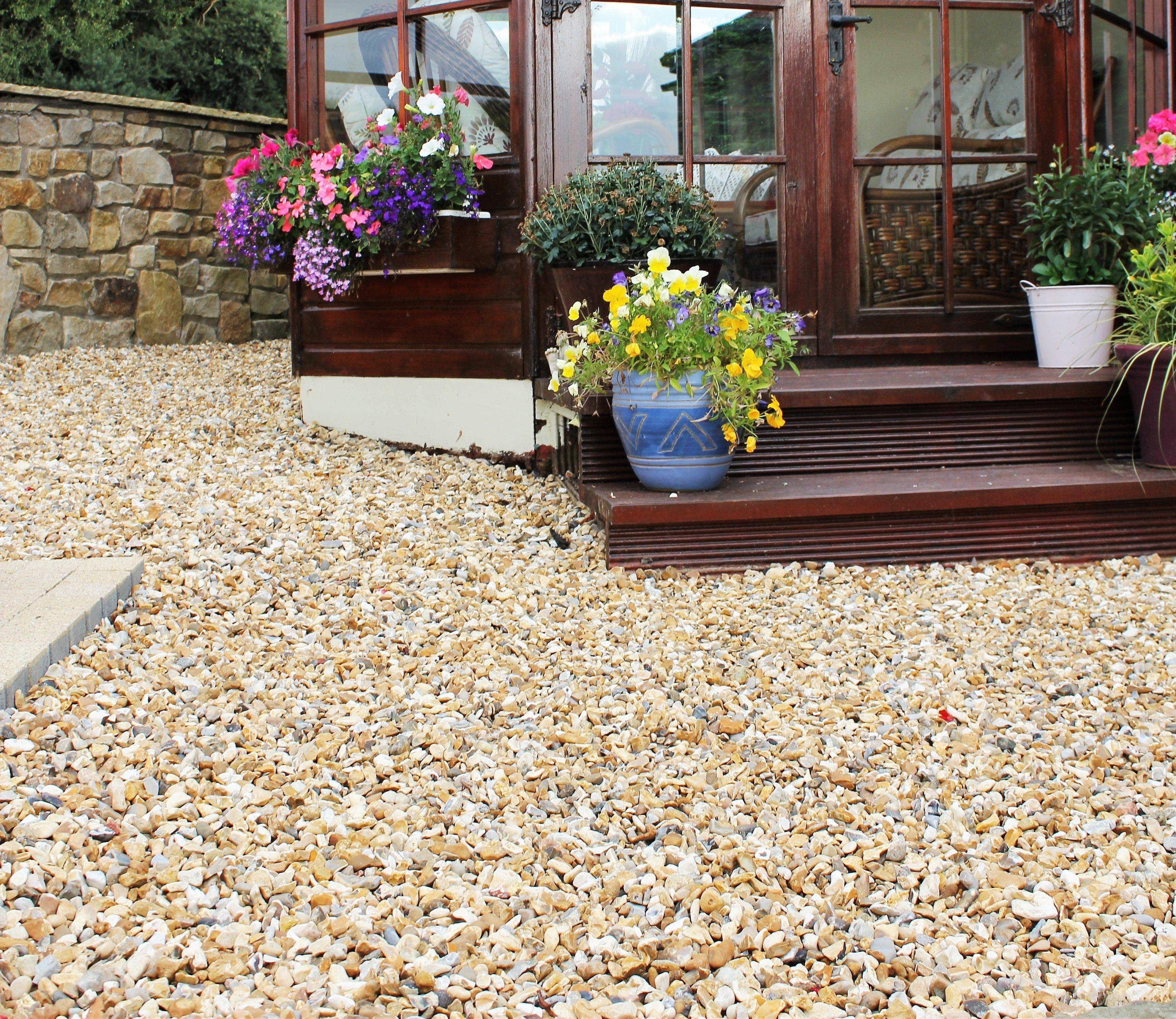 Backyard Gravel Garden Design Ideas