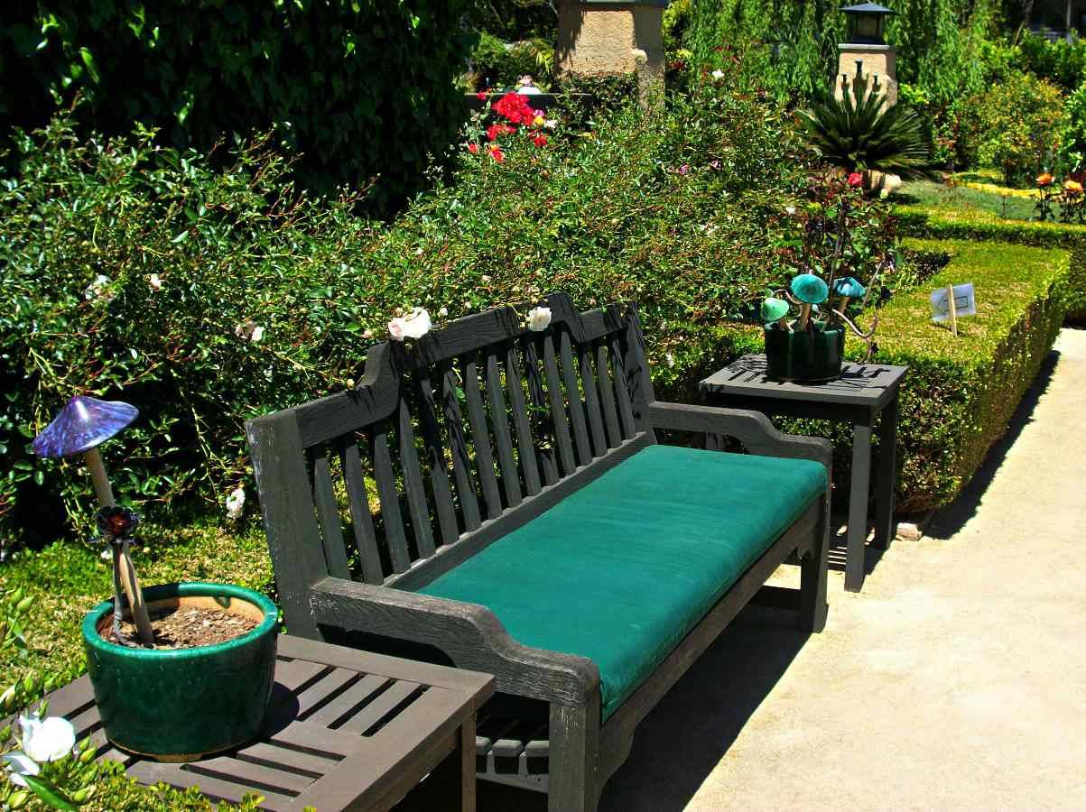 Beautiful Rounded Wooden Bench Ideas