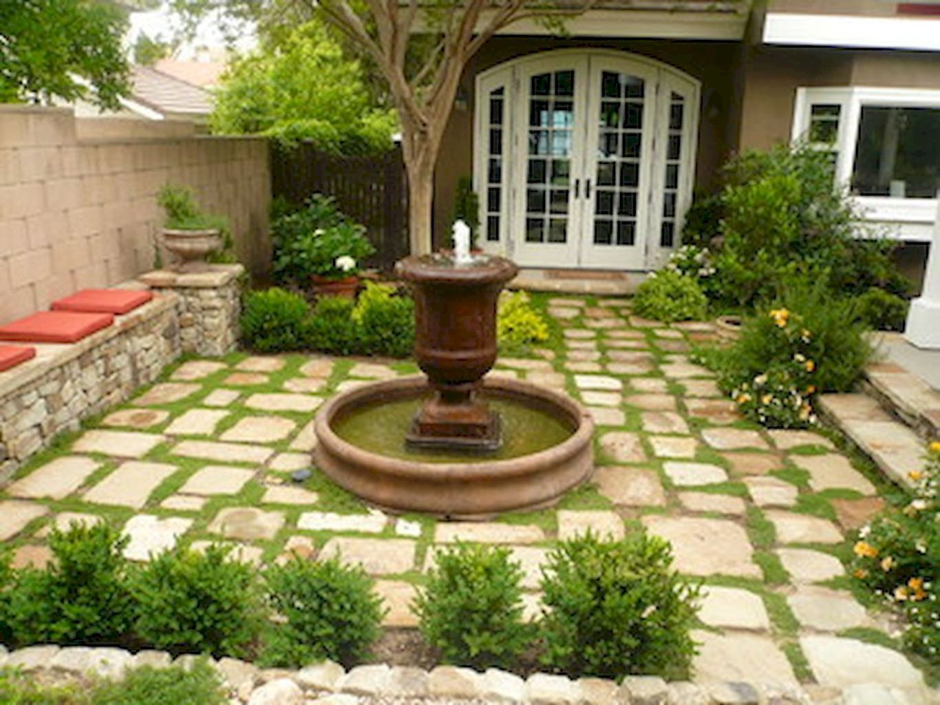 Stunning Front Yard Courtyard Landscaping Ideas