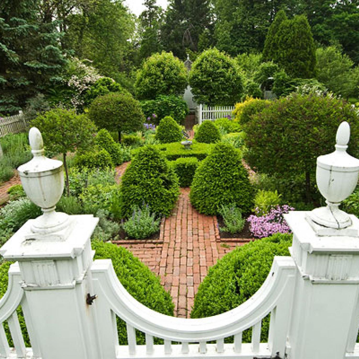 Carolines Vintage Garden