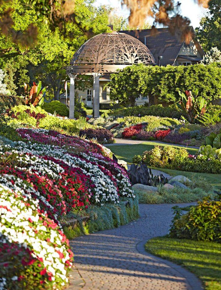 Sunken Gardens Attractions