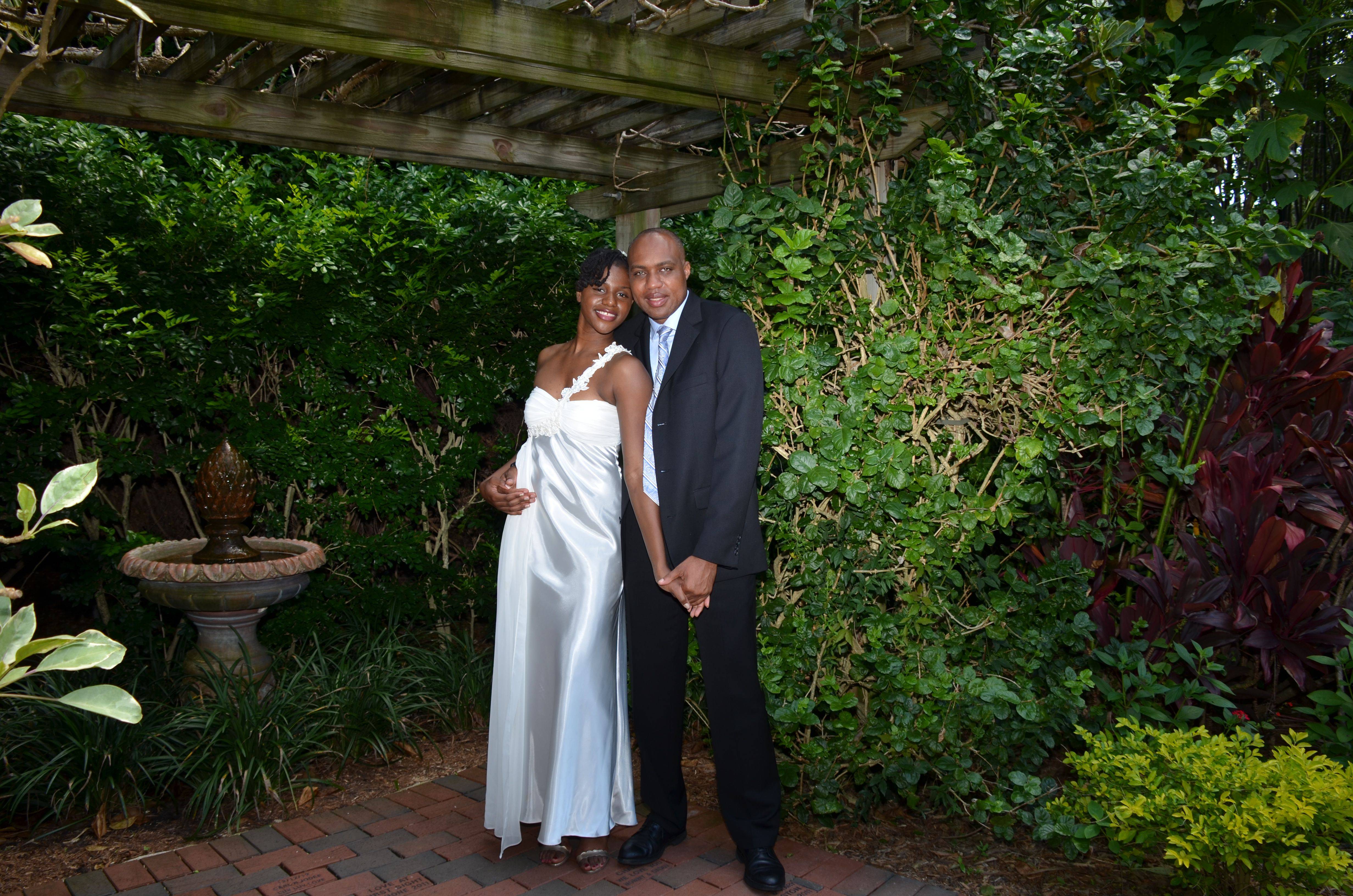 Emmet Olivias May Sunken Garden Ceremony