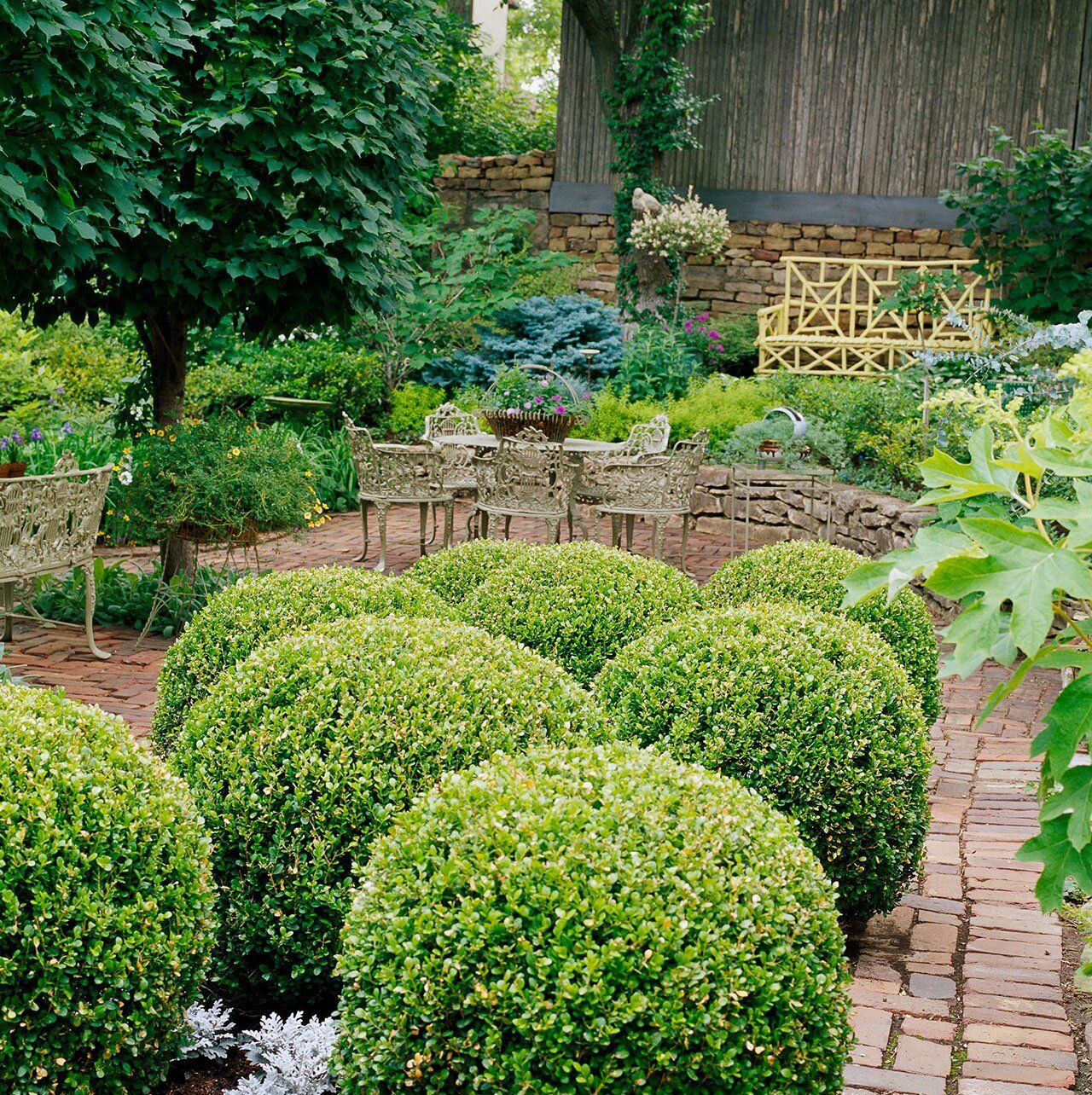 Small Garden Ideas Design Photograph Boxwood Hedges Surrou