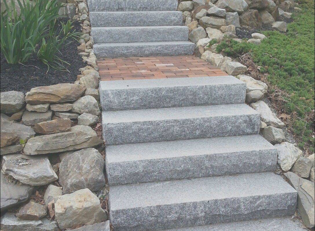 Stunning Stepping Stones Pathway Design Ideas