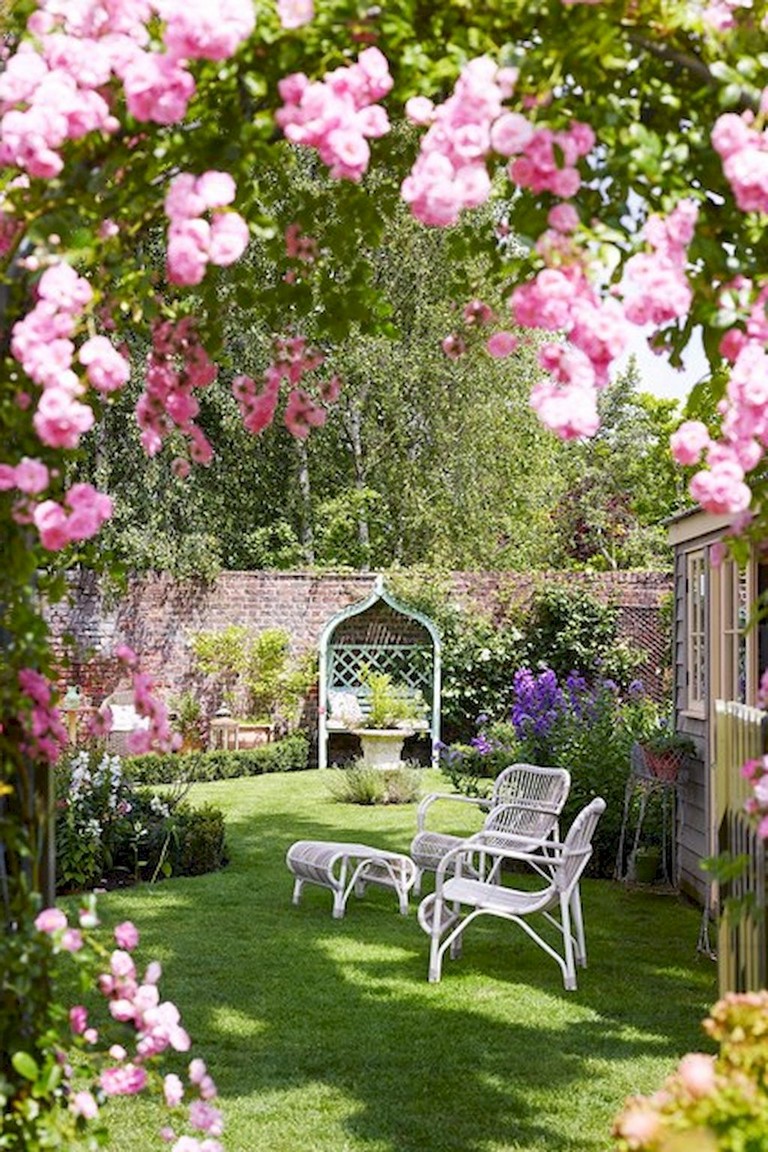 A Photo Small Courtyard Garden Uk Paul Maguire