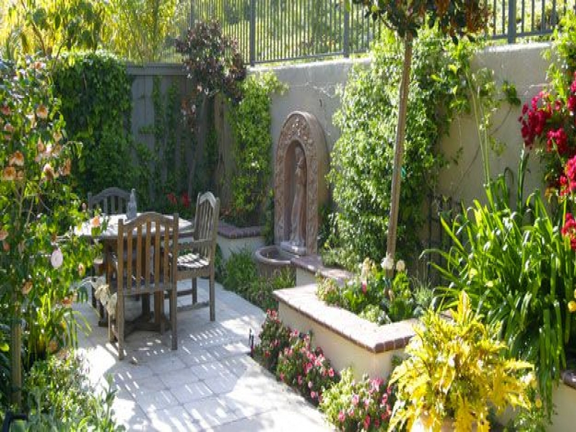 French Quarter Courtyard Designs Mediterranean Courtyard Garden Design