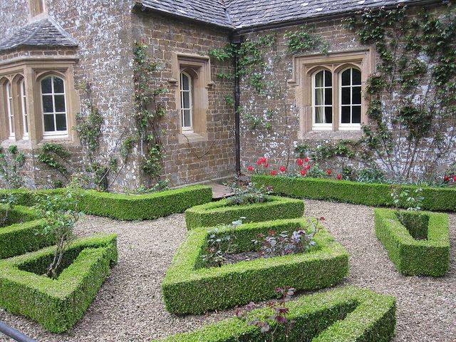 Amazing Formal English Garden Designs