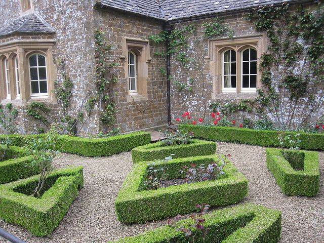 Amazing Formal English Garden Designs