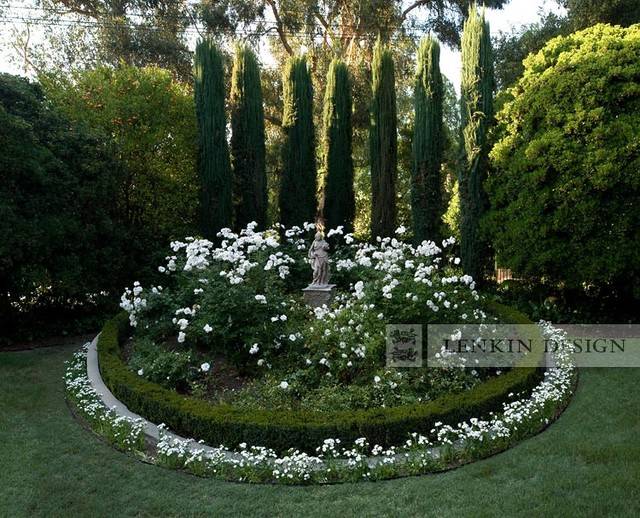 Amazing Beautiful Round Raised Garden Bed Ideas