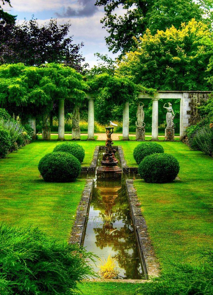 Contemporary Back Garden Water Features