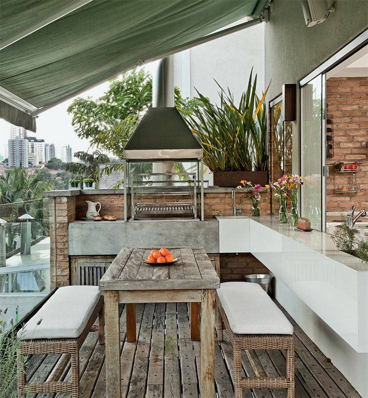 Small Backyard Art Galleries