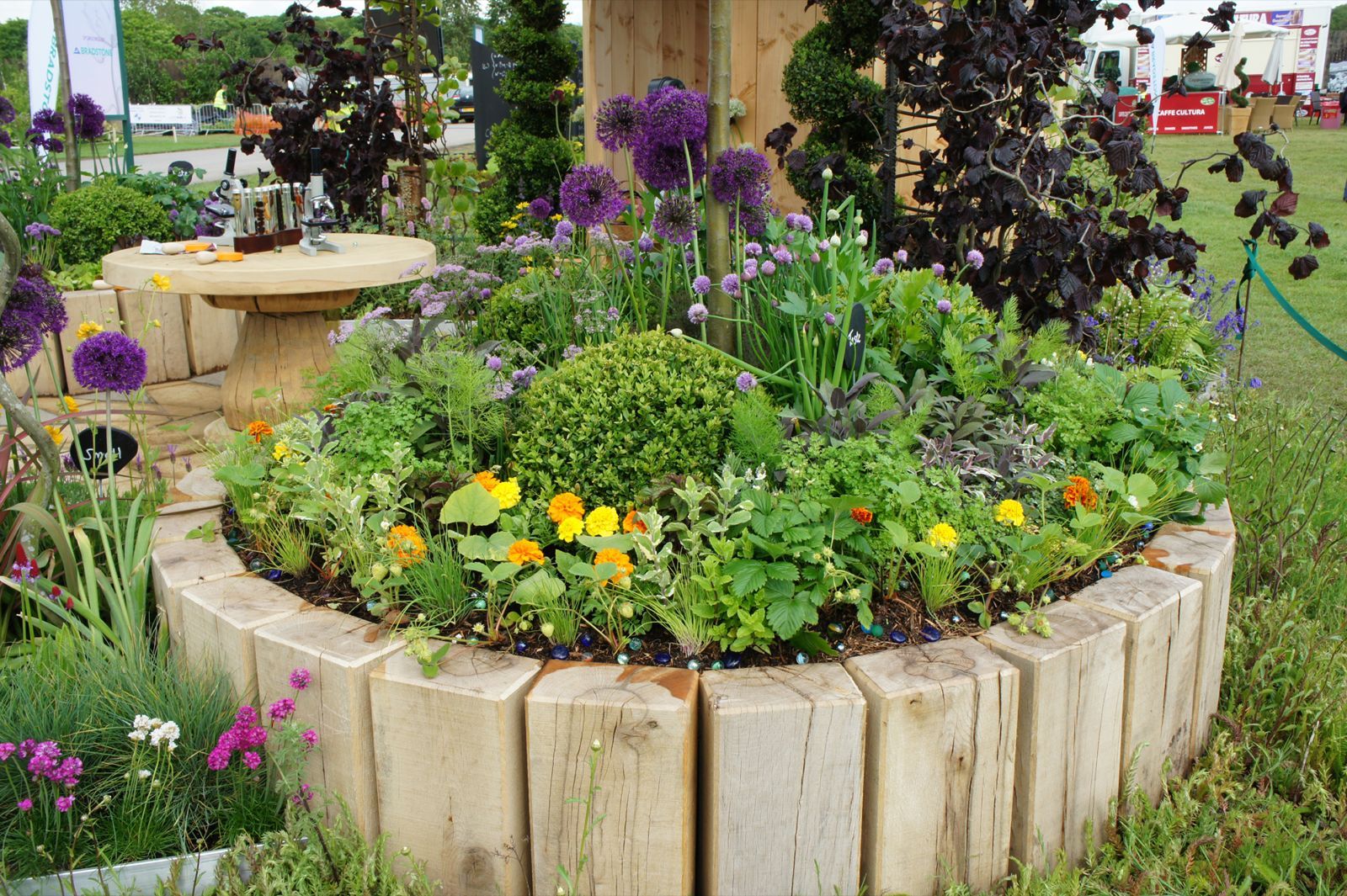 Planting A Circular Flower Bed
