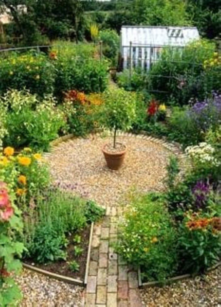A Round Garden Bed