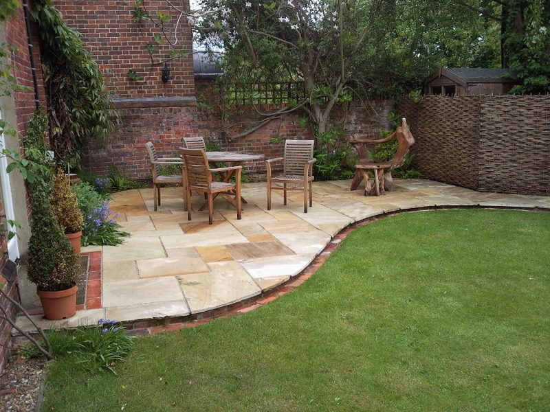 Curved Garden Boardwalk Design Ideas
