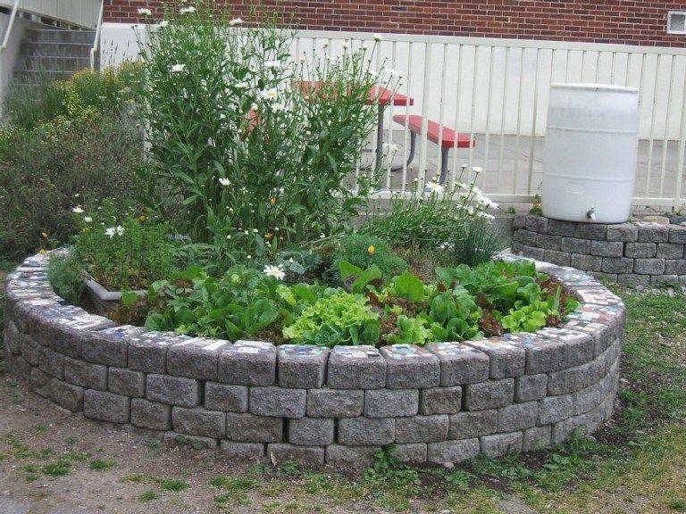 Amazing Beautiful Round Raised Garden Bed Ideas