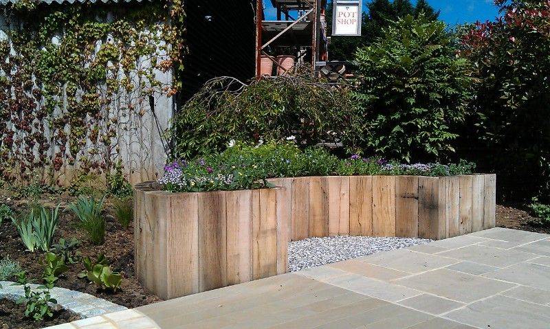 curved raised garden bed ideas