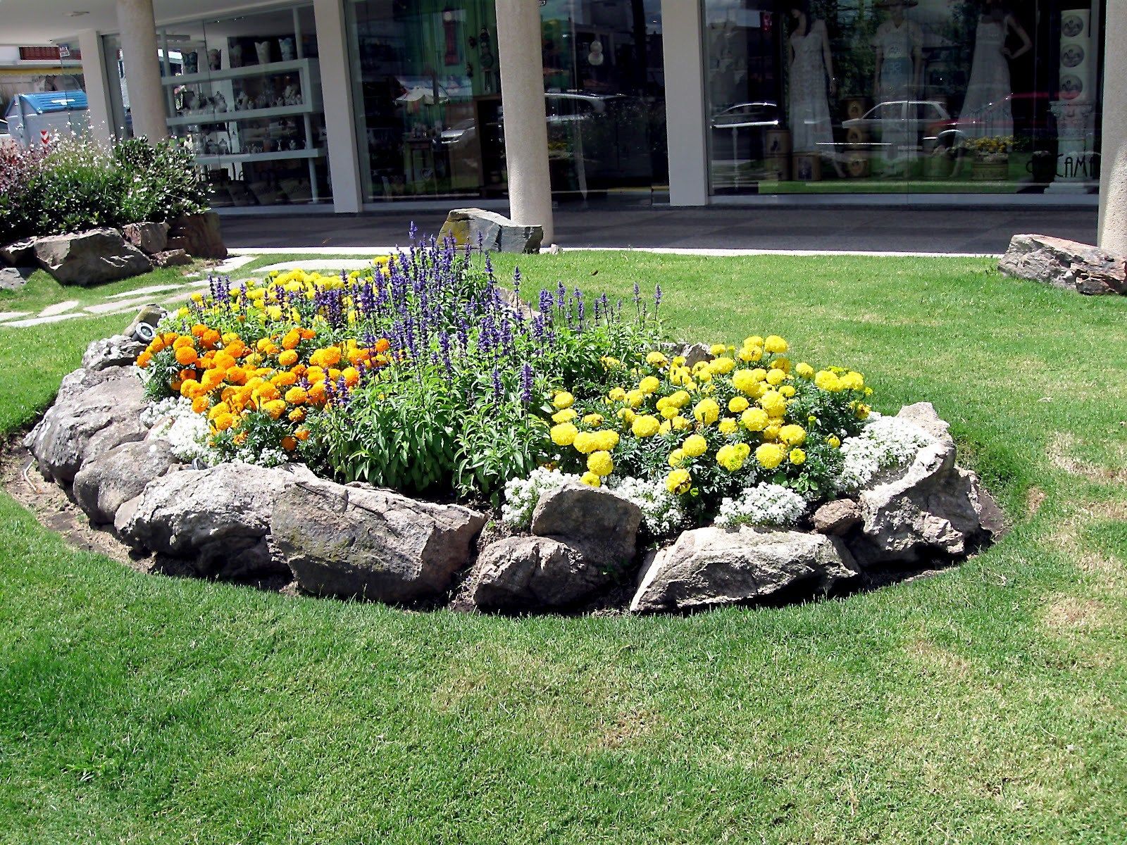 A Round Garden Bed