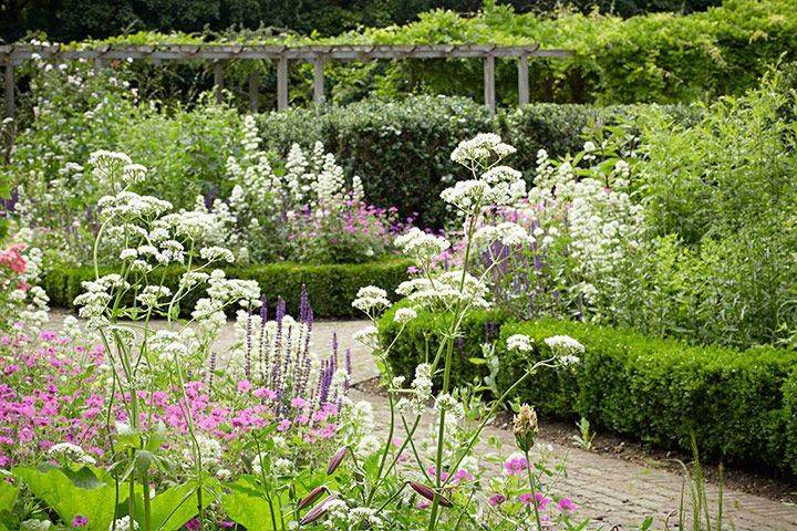 23 Beautiful Old English Flower Garden Ideas For This Year | SharonSable