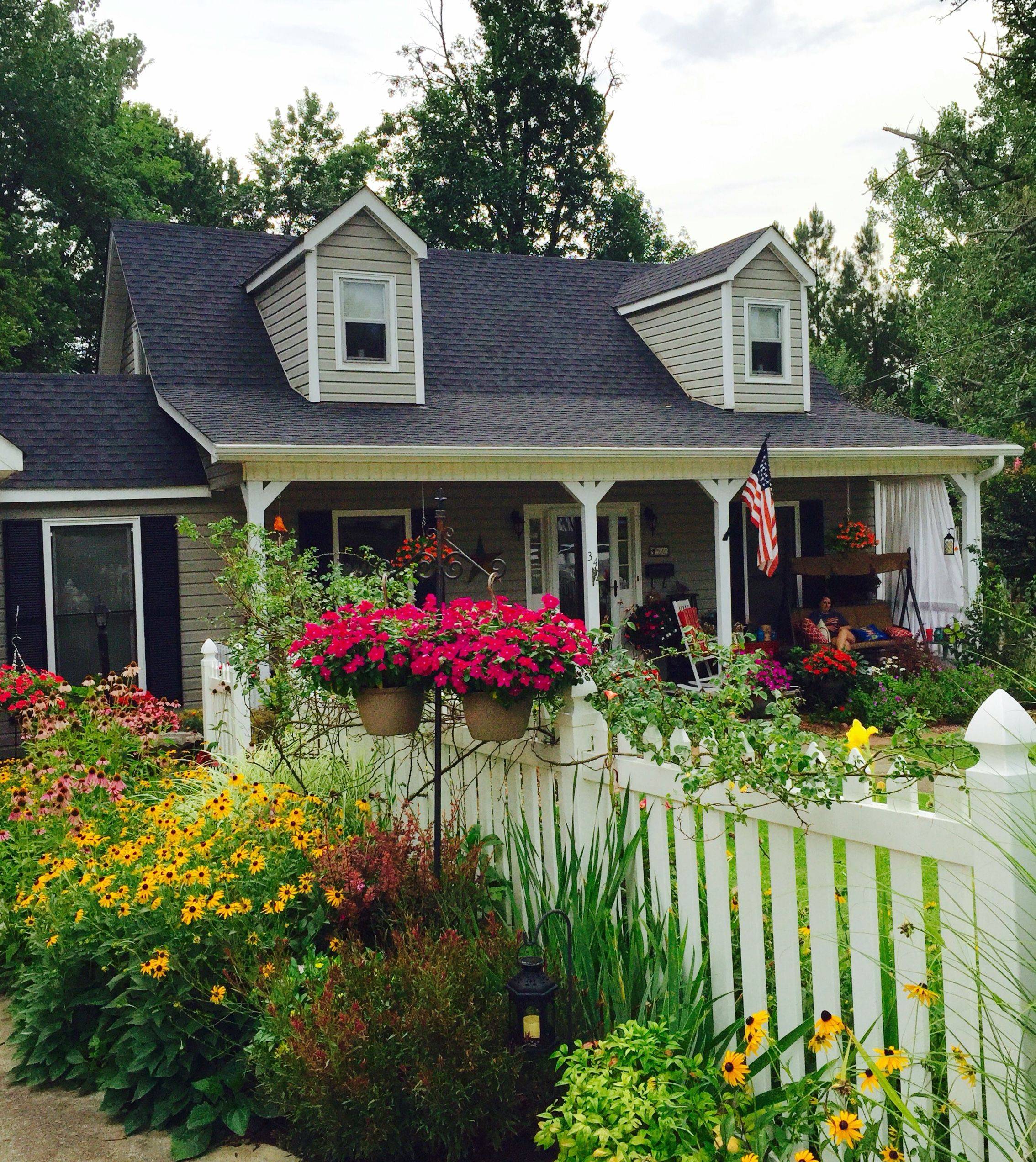 Stunning Front Yard Cottage Garden Landscaping Ideas