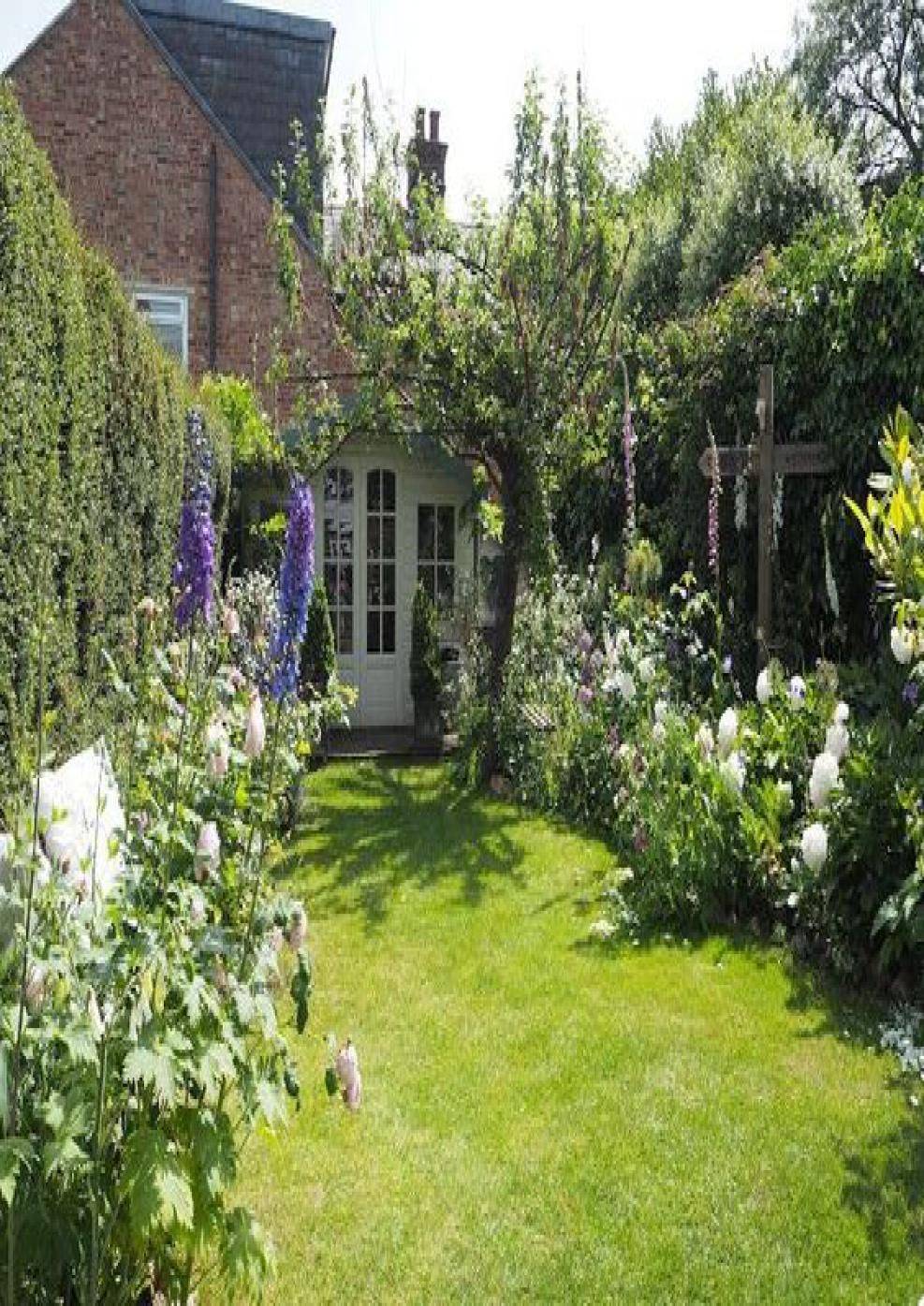 Stunningcottagegardenwithclimbingrose Homemydesign
