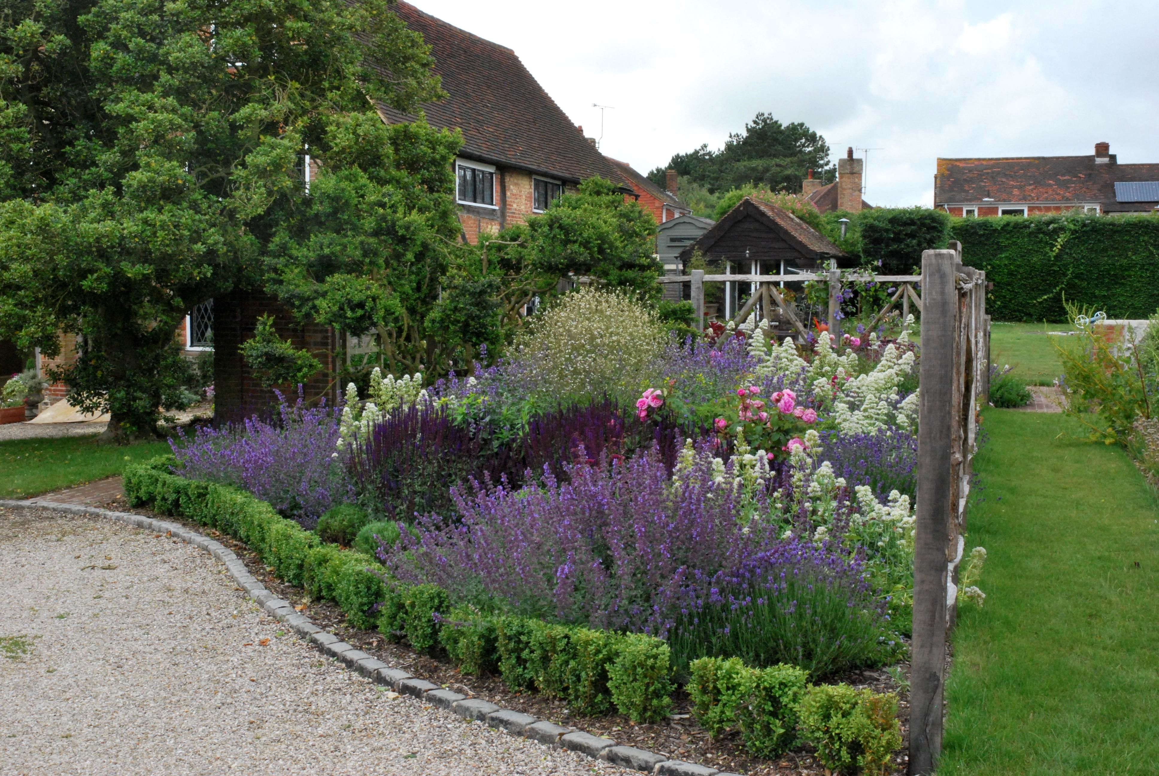Beautiful Modern English Country Garden Design Ideas Page