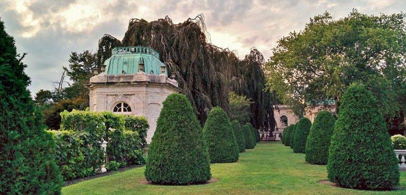 Colonial Gardner