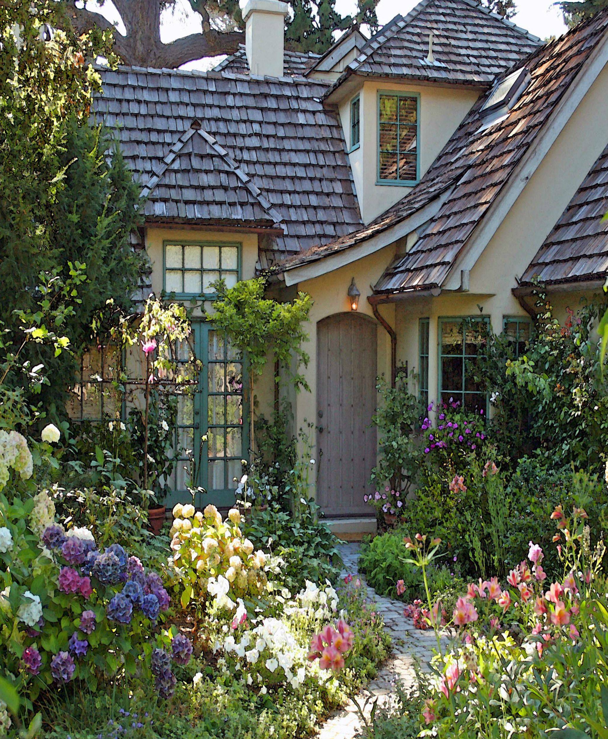 Beautiful Small Cottage Garden Design Ideas
