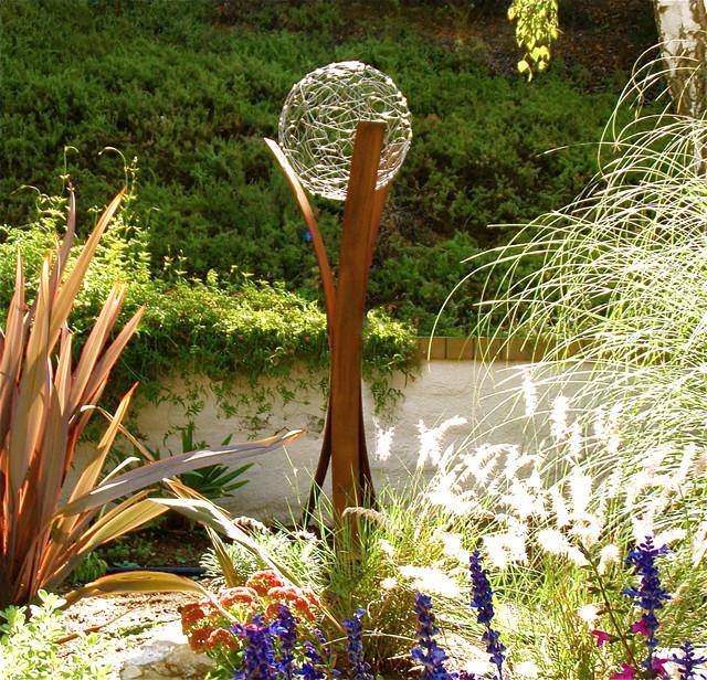 Tender Kiss Contemporary Garden Sculpture