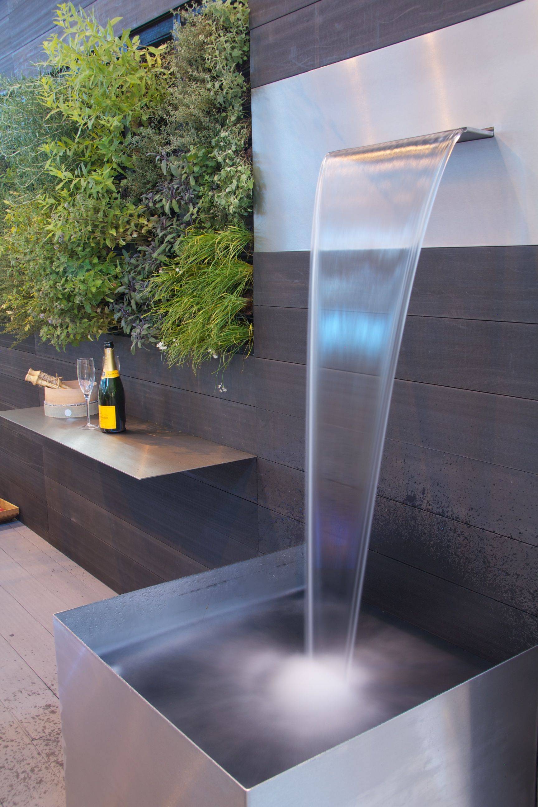 Moderngardenfountainsinsmallbackyarddeck Homemydesign