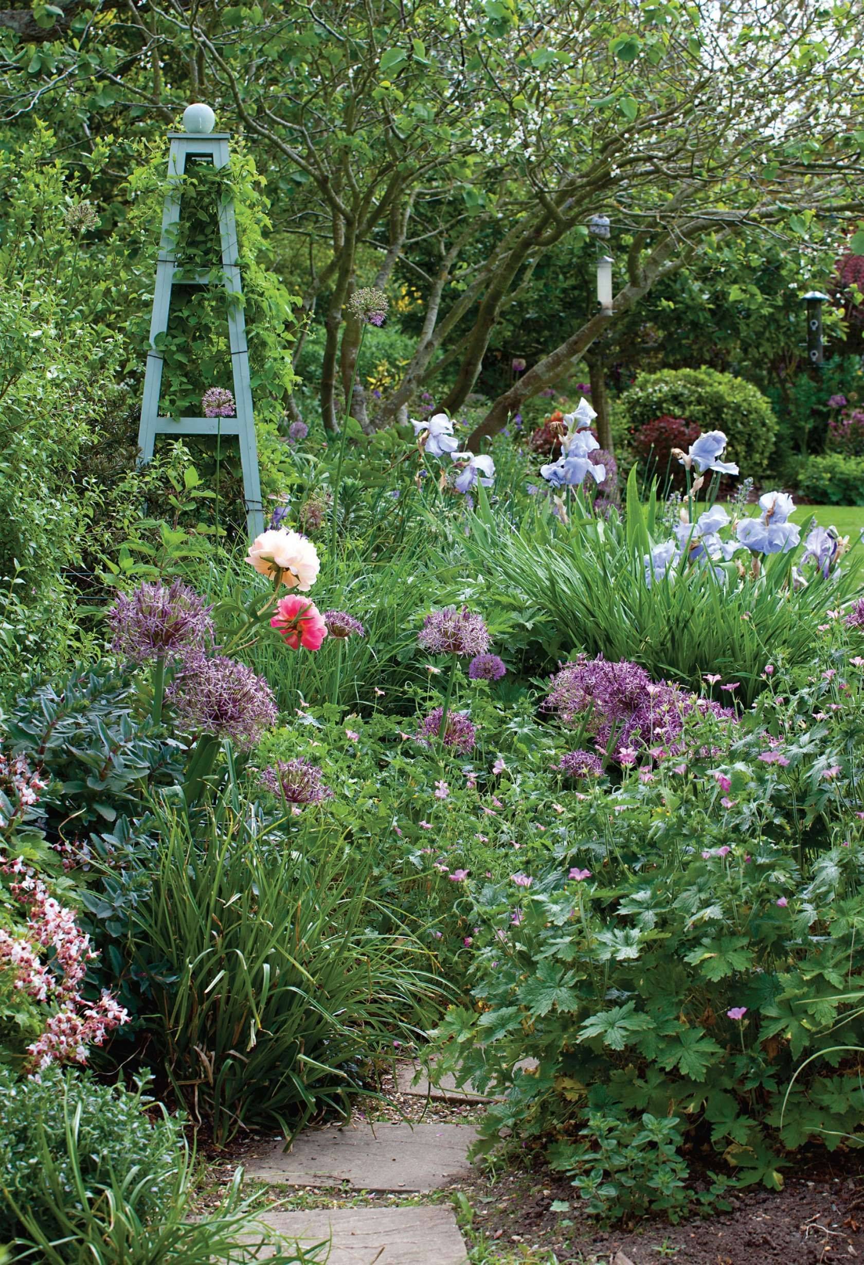 Stunning Small Cottage Garden Ideas
