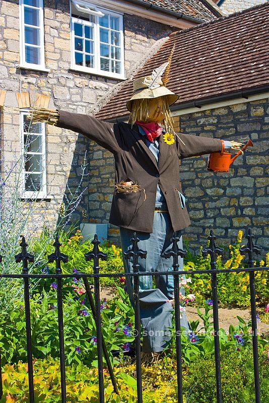 Gorgeous Garden Scarecrow Ideas Searchomee