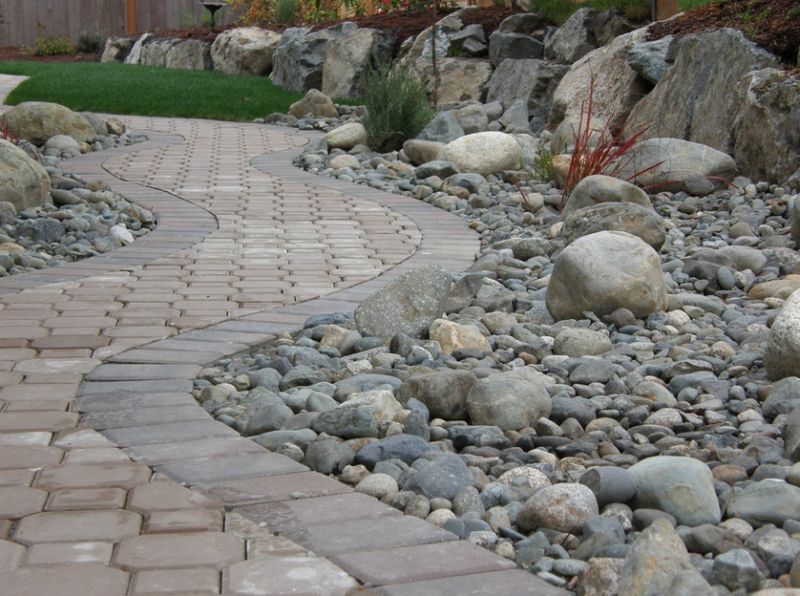 Walkway Landscaping