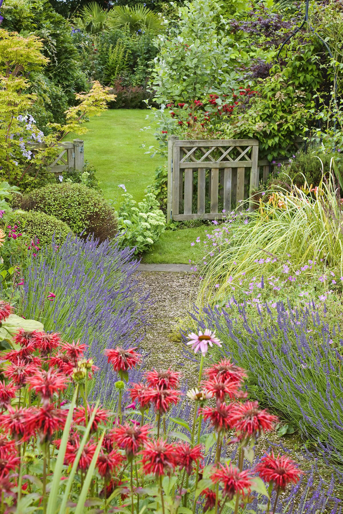 Fancy Garden Bed Borders Ideas