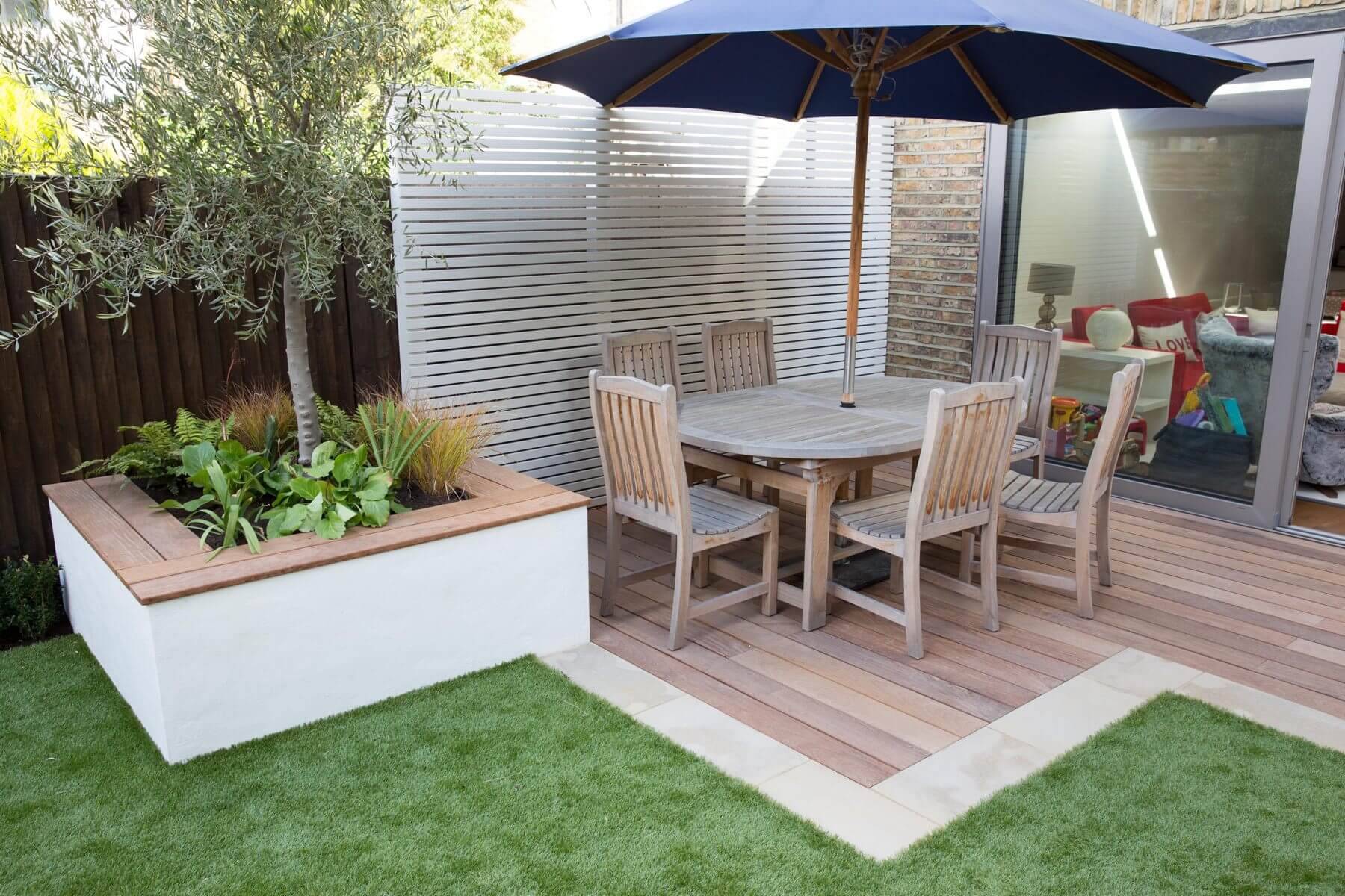 A Southfacing Contemporary Family Garden