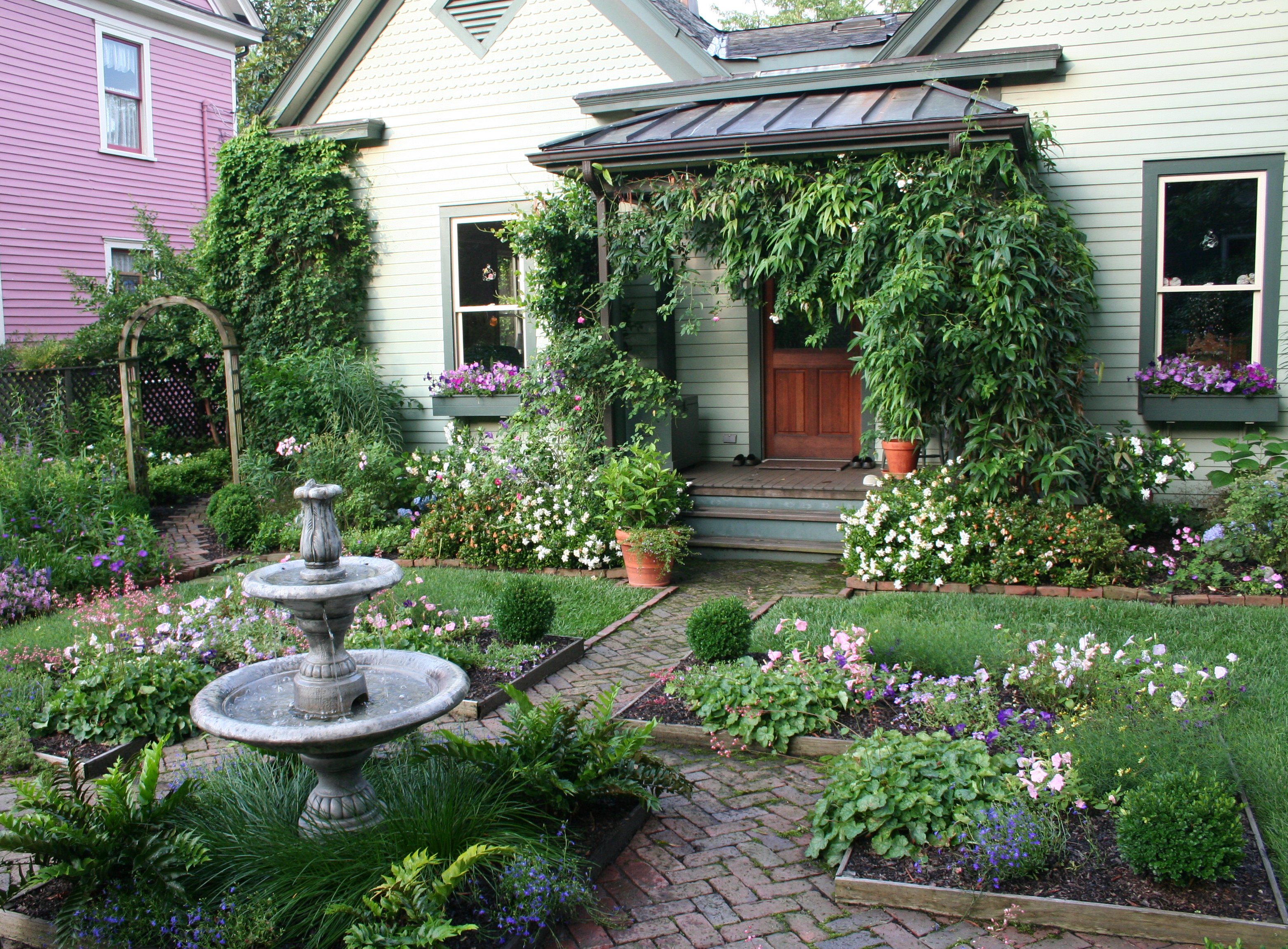 This Informal Suburban Chicago Cottage Garden Installation