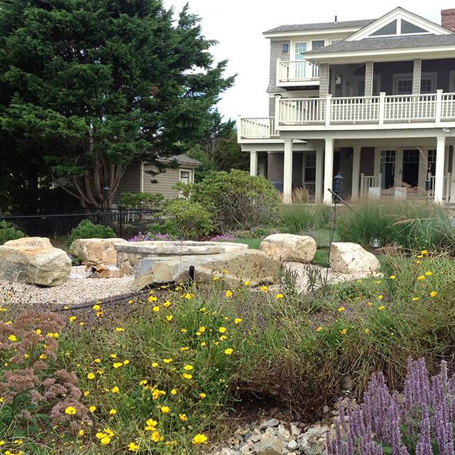 A Stunning New England Farmhouse And Garden New England Farmhouse