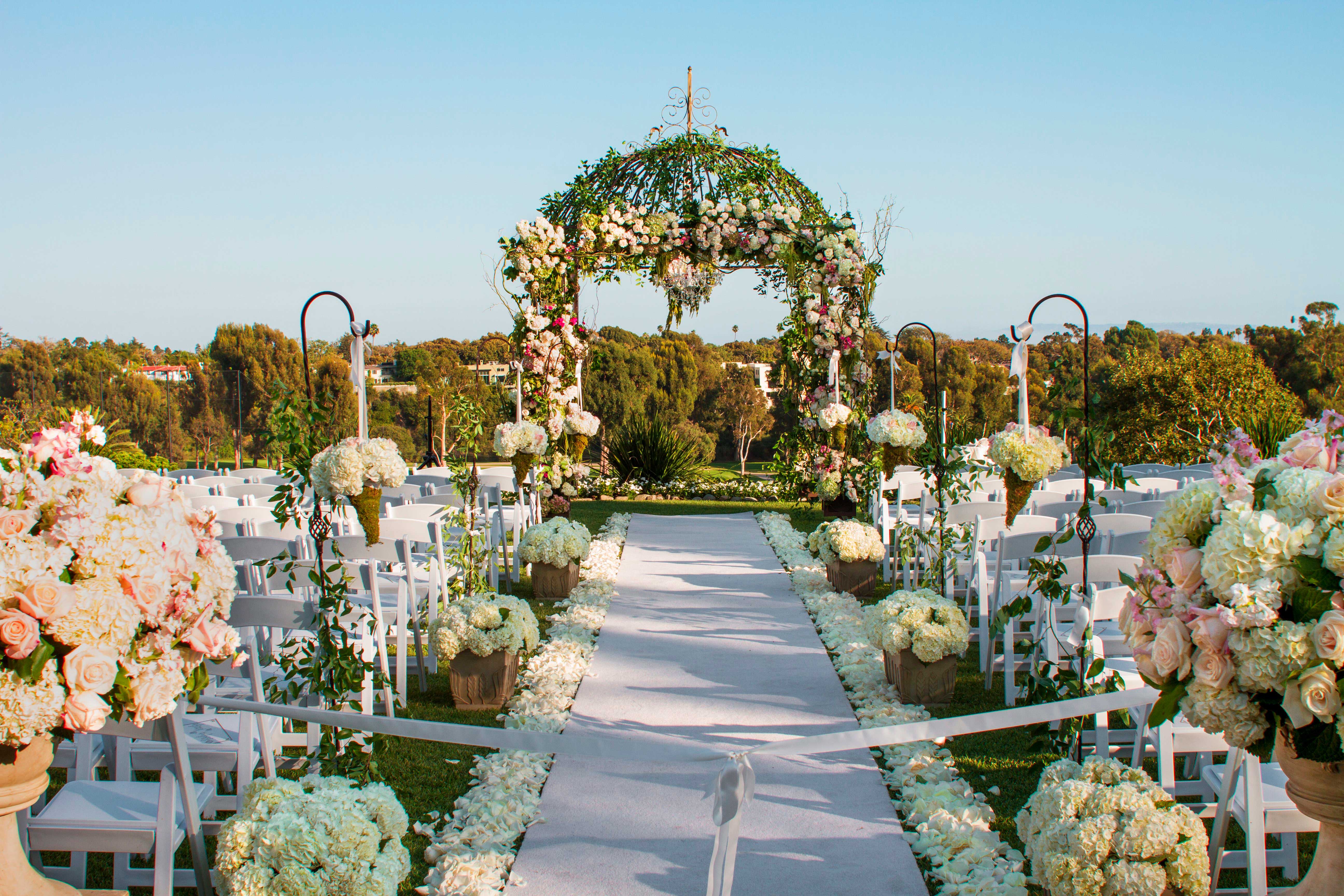 Outdoor Wedding Themes