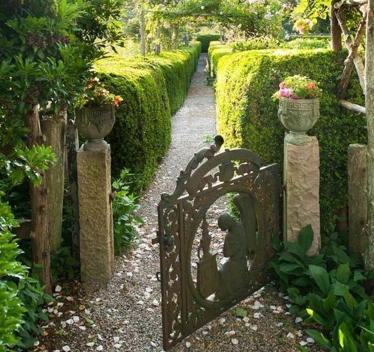 Vintage Repurposed Garden Gate Design