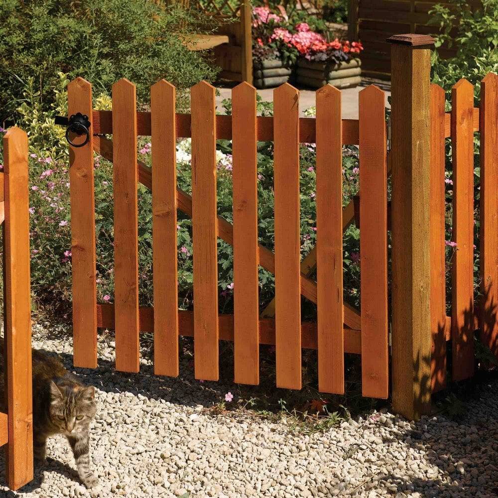 Outdoor Essentials Picketlock Ft H X Ft W White Vinyl Stockade