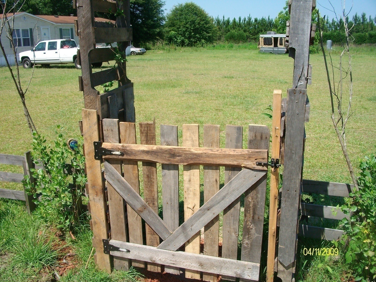 Double Pallet Garden Gate Easy Pallet Ideas