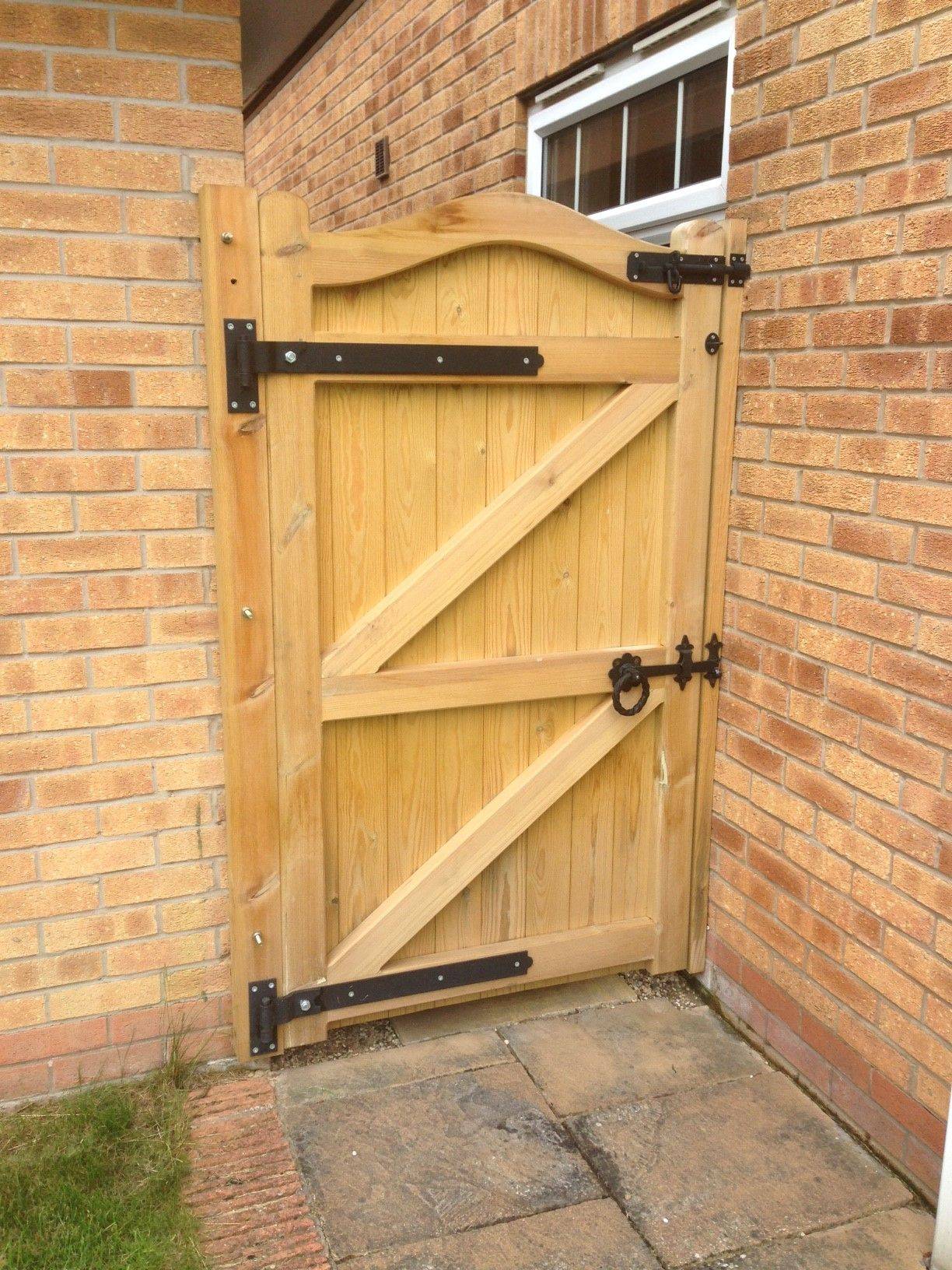 Fence Construction Contractors