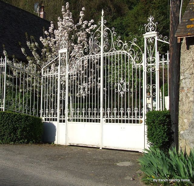 These Romantic Frenchstyle Home Gardens Garden