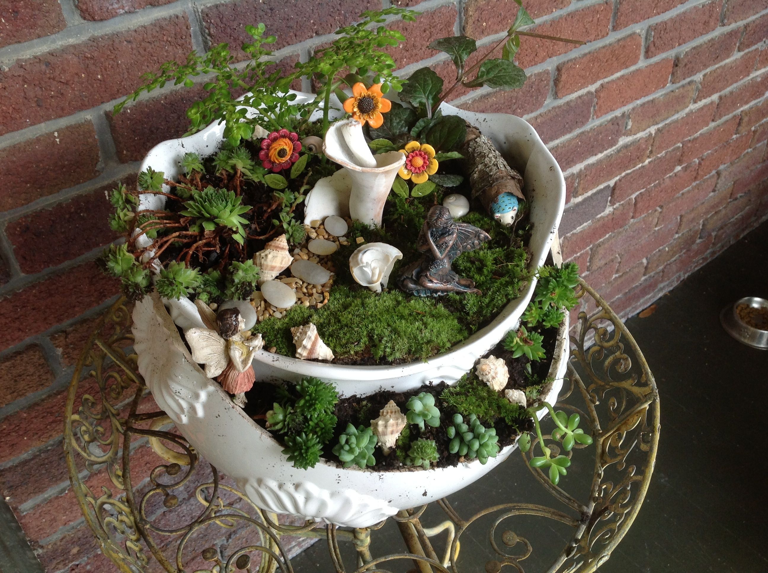 22 Broken Flower Pot Fairy Garden Ideas You Should Check SharonSable