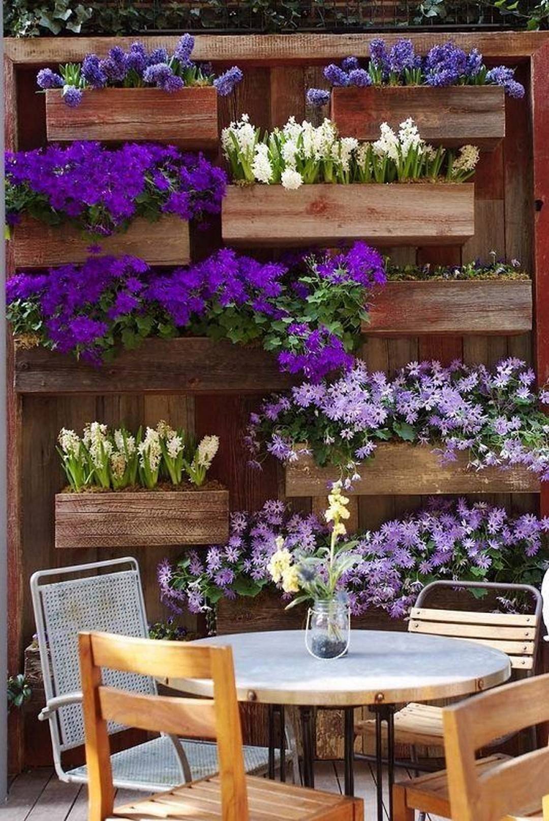 Pretty Privacy Fence Planter Boxes Ideas