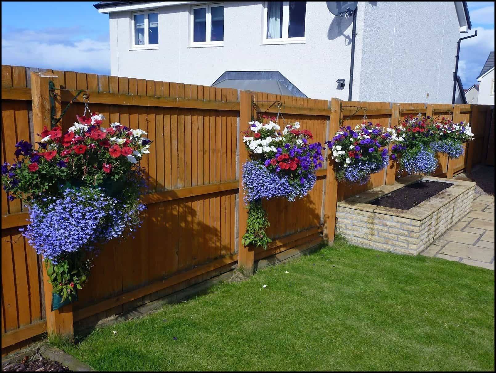 Garden Fence Decor Ideas