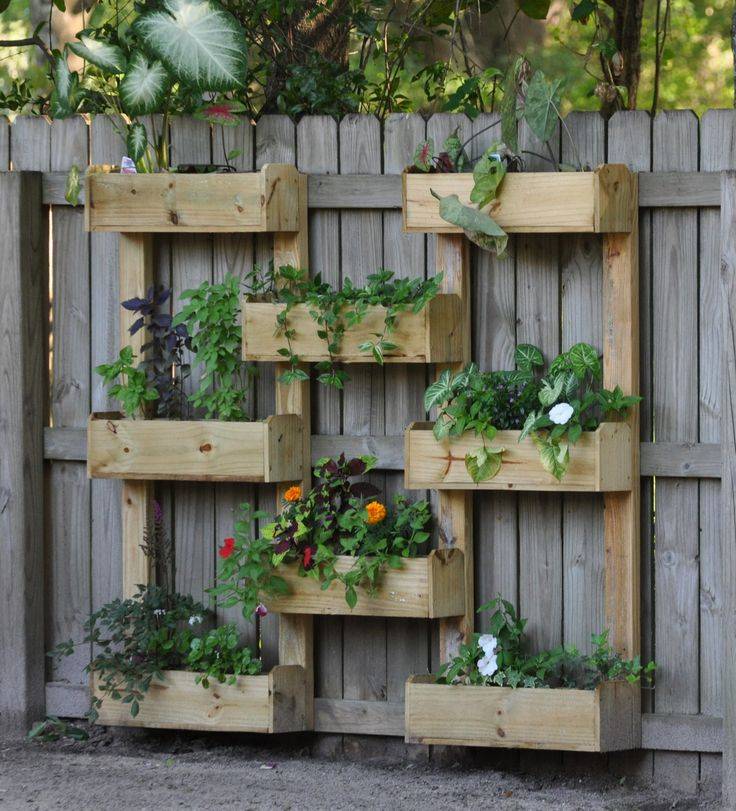 Pretty Privacy Fence Planter Boxes Ideas