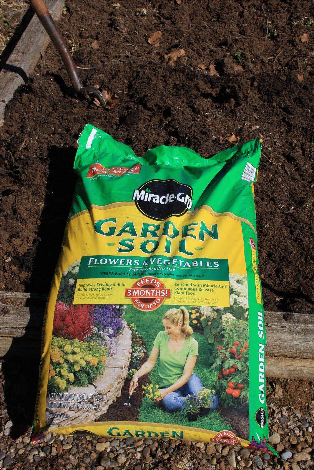 Miraclegro Cu Ft Organic Raised Bed Soil