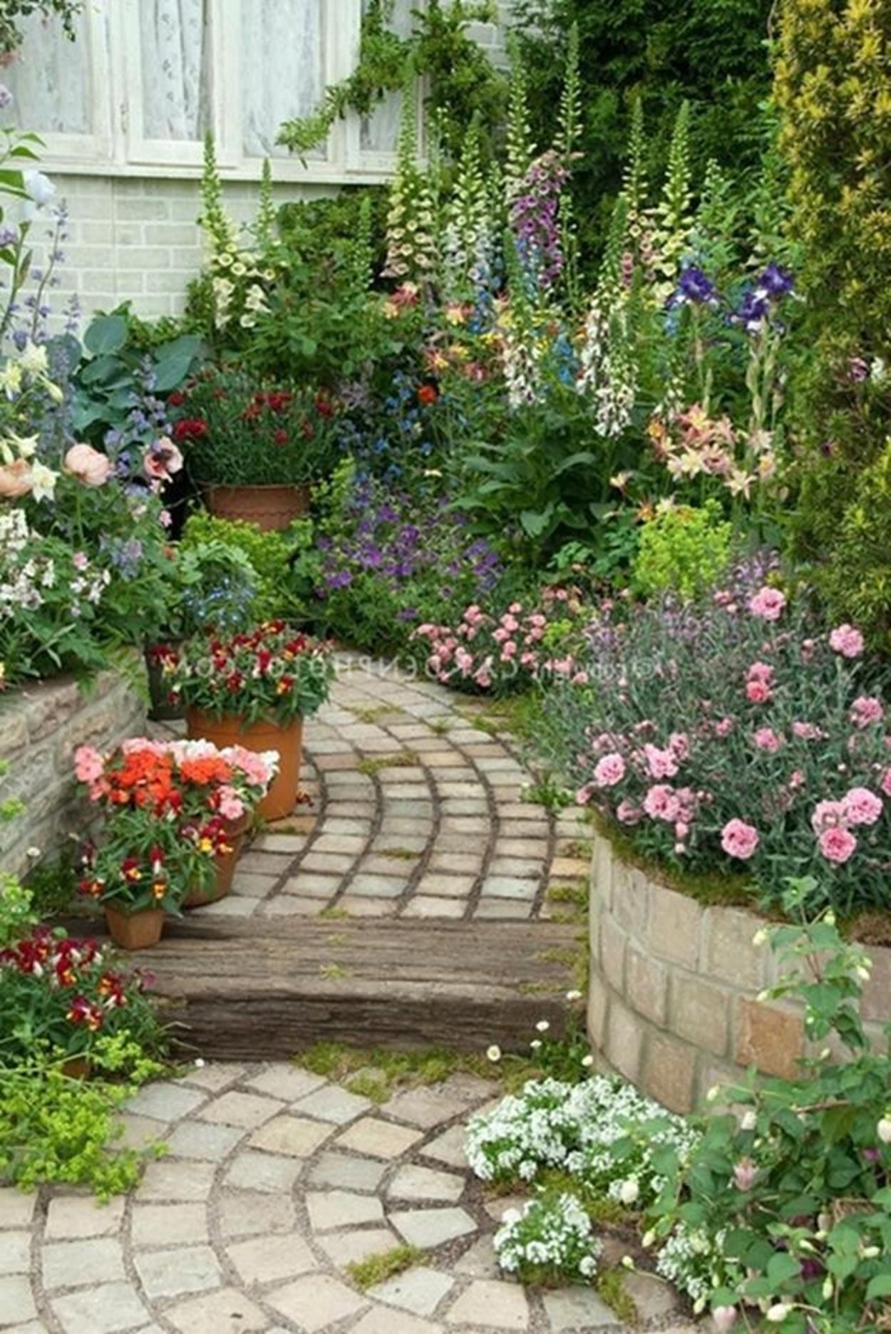 Beautiful Flower Garden Decor Ideas Everybody