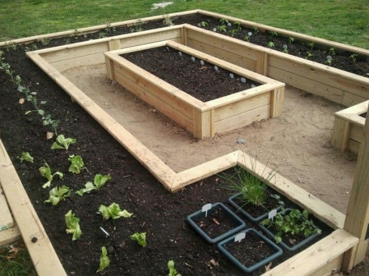 Eyecatching Raised Flower Bed Ideas
