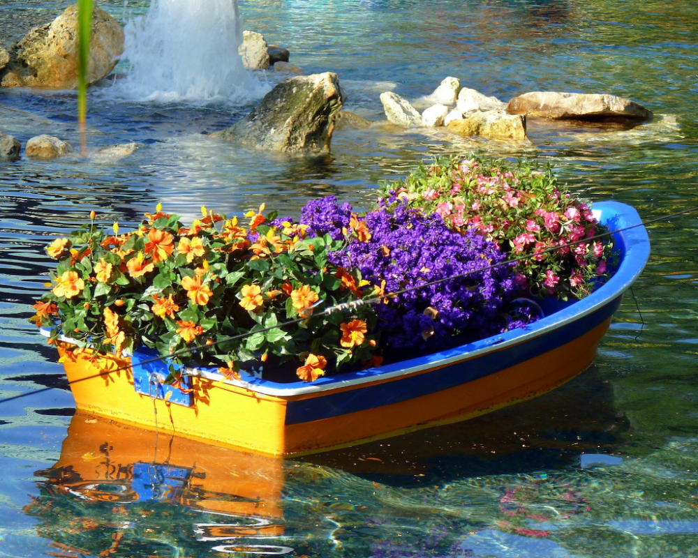 Boatplanterscouk Boat Planters Fibreglass Boat Planters